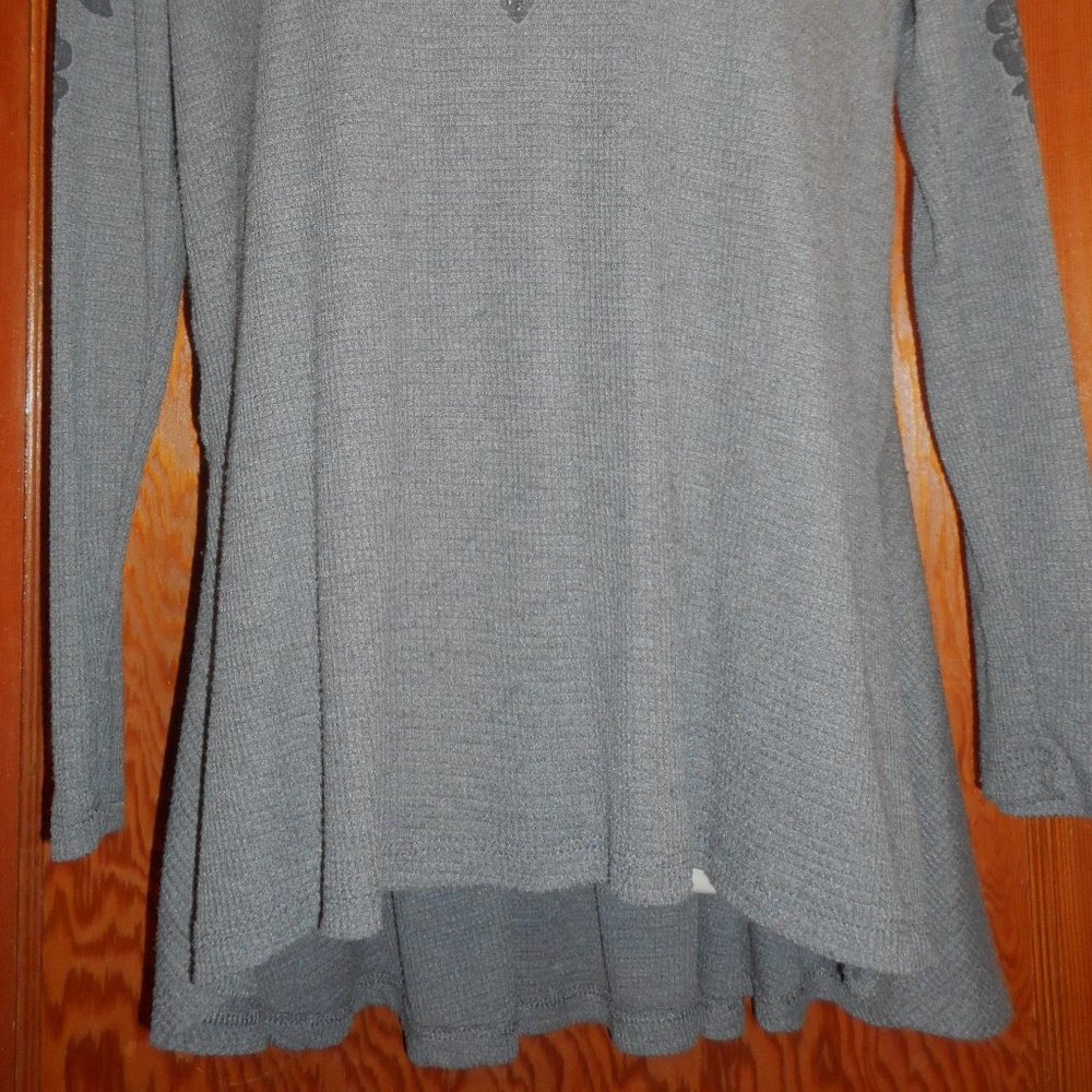 Gray Top by Unity - Picture 2 of 5